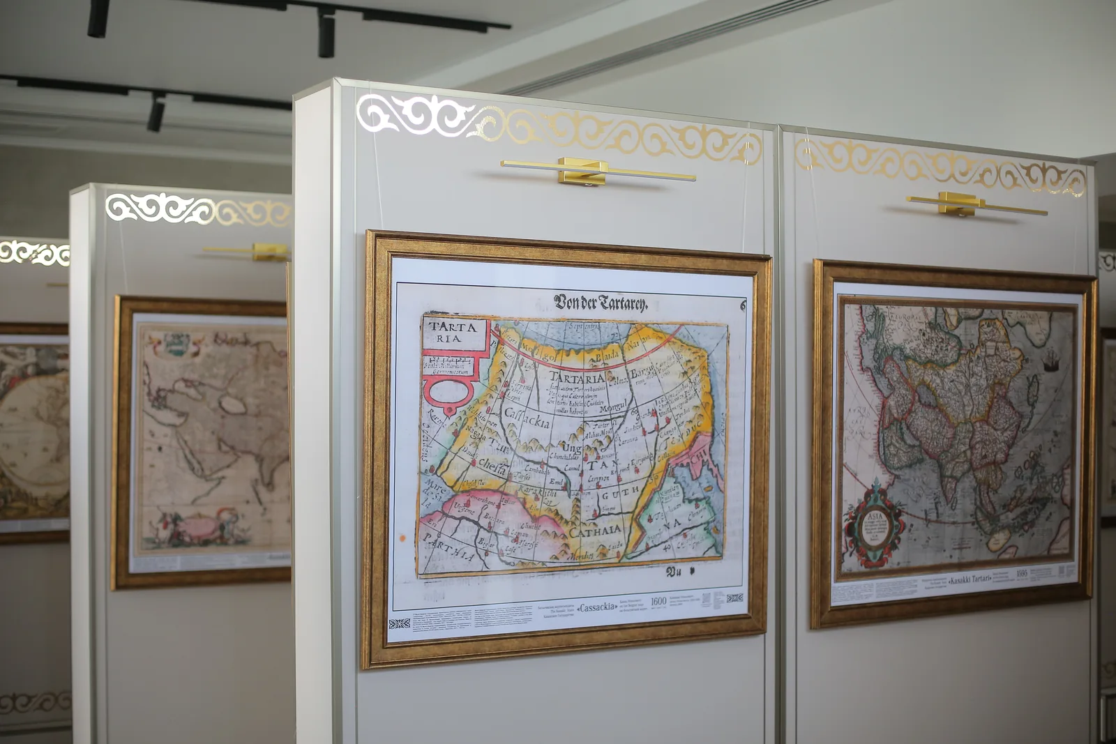 Қазақстан және іргелес жерлердің карталары